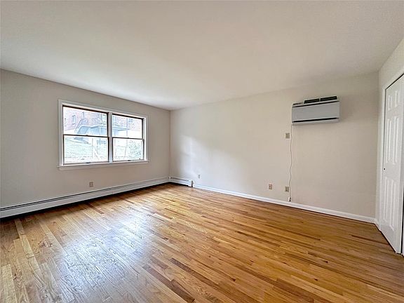 5th image of 148 Bennett Ave Floor 2