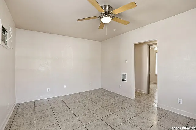 3 bed, 1.0 bath, 833 sqft, $1,500 — Photo 3