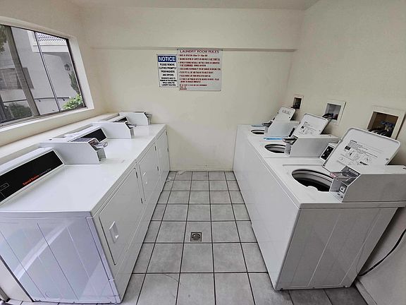 4th image of 13820 Victory Blvd #106
