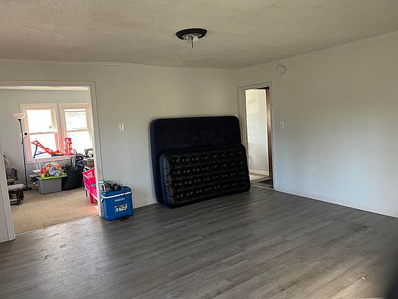 3rd image of 300 Walnut Street