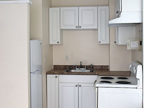 2nd image of 1702 Riverview Dr APT D