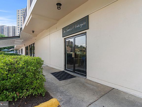 2nd image of 309 Yoakum Pkwy APT 215
