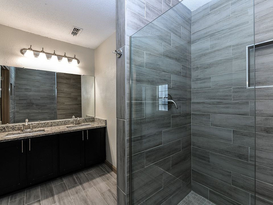 Enjoy spa-like relaxation every day in your contemporary shower.