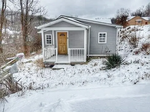 105 Penn Ave, Bentleyville, PA 15314