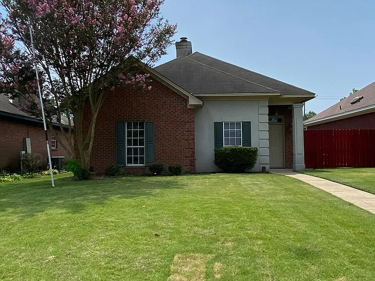3700 Roswell Pl — Photo 1