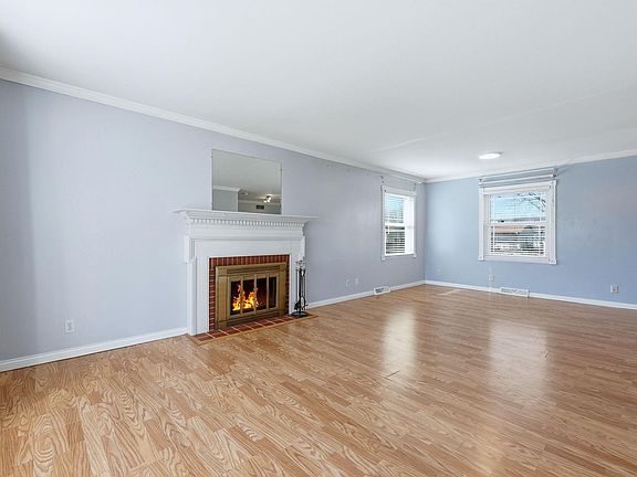 3rd image of 2521 Bolton Dr