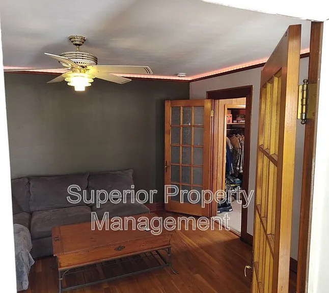 611 Seymour Ave — Photo 4