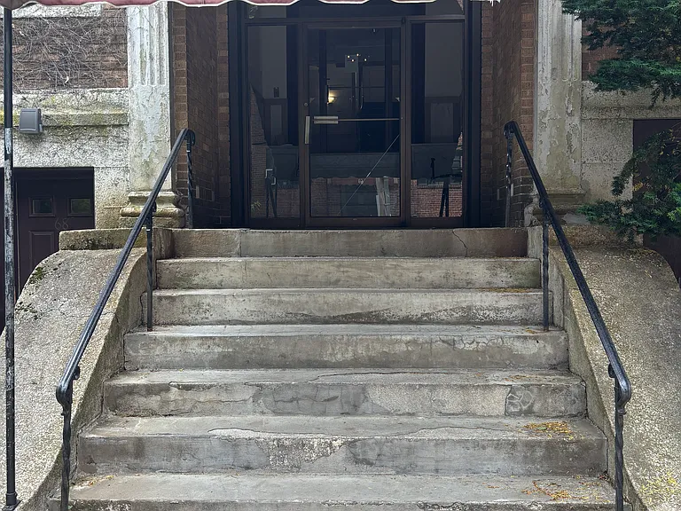70 Strathmore Rd #9B — Photo 18