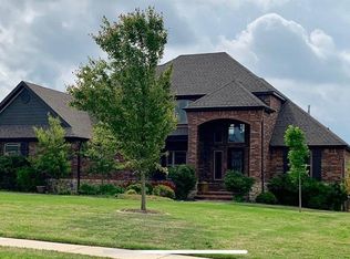 5009 E Sagely Ln, Fayetteville, AR 72703