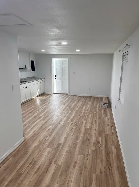 515 W Orange St — Photo 2