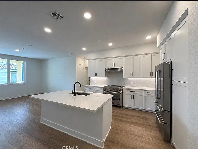 414 Main St #210 — Photo 5