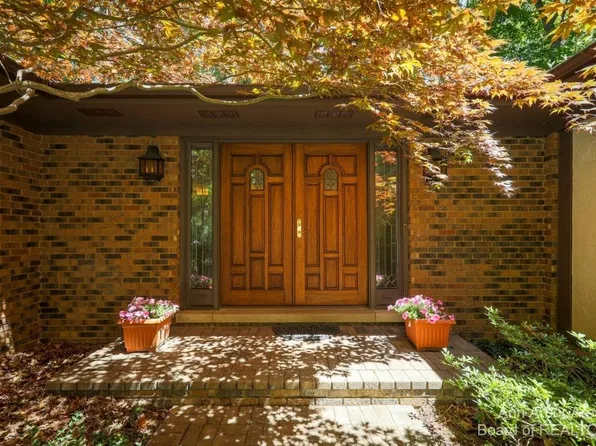 1499 N Folkstone Ct, Ann Arbor, MI 48105
