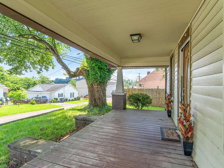 1811 Fleming St — Photo 5