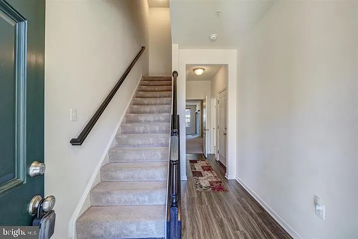 4 bed, 3.5 bath, 2550 sqft, $3,195 — Photo 3