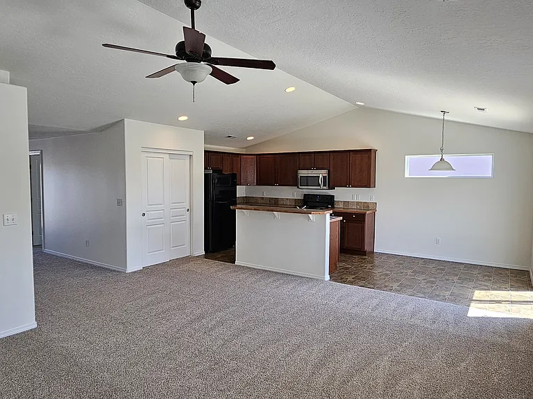 6114 Ochoco Ln — Photo 6