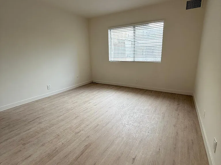 14401 Hartsook St — Photo 15