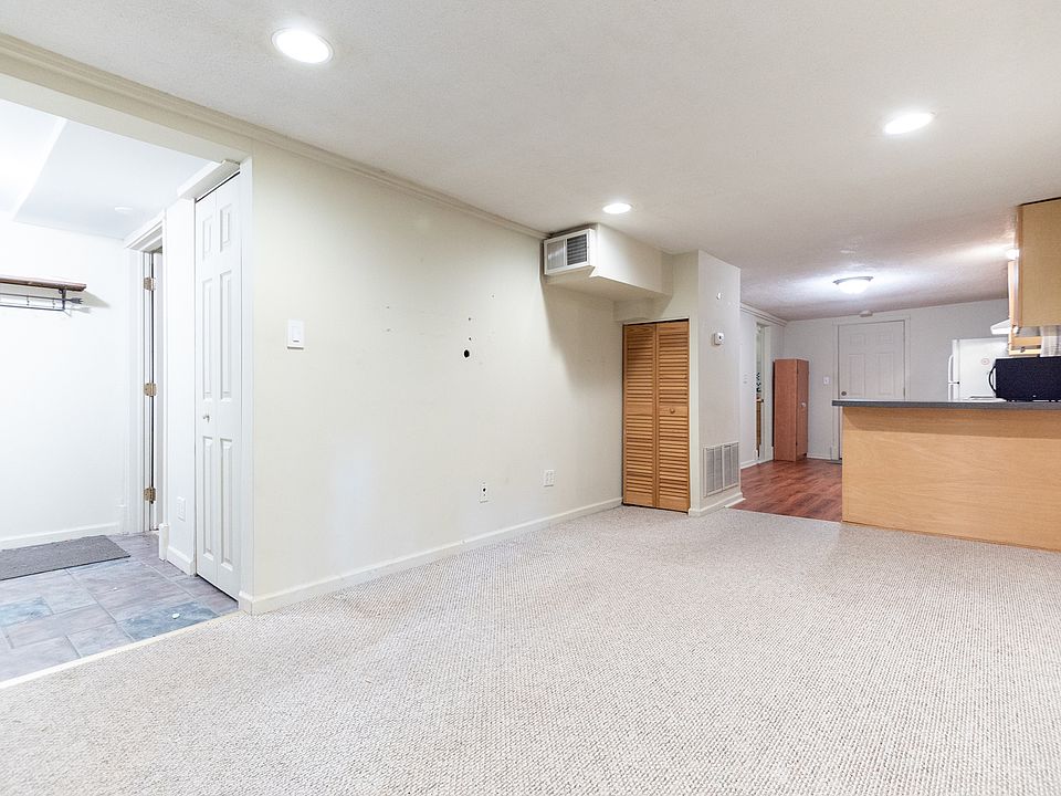 1st image of 853 N Hoyne Ave #G