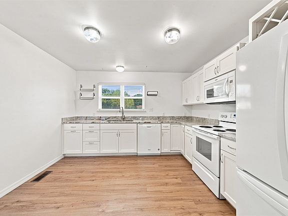 5th image of 909 S Liberty Ave