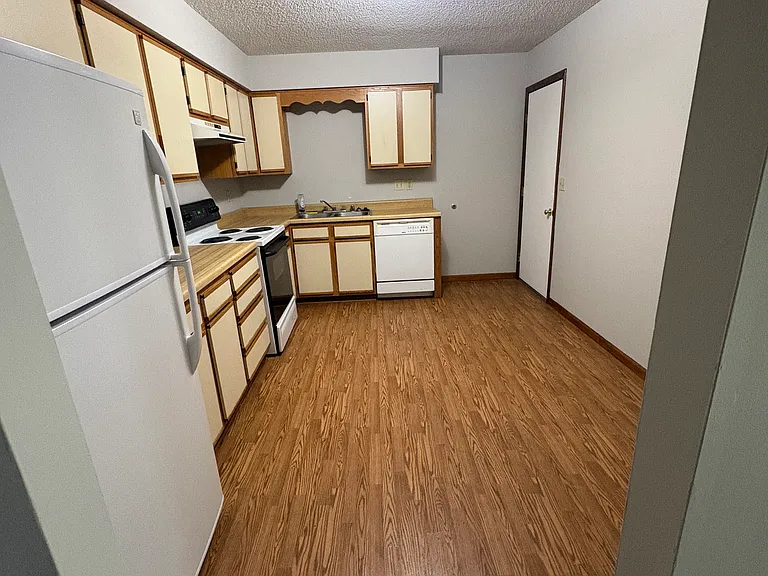 1408 Ash Ct #1408 — Photo 3