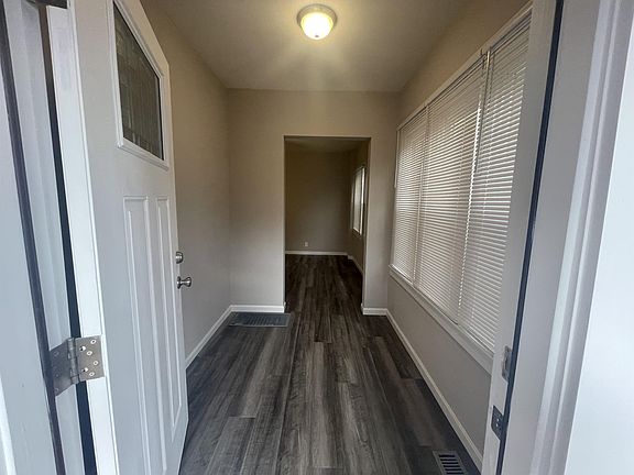 Entry/foyer