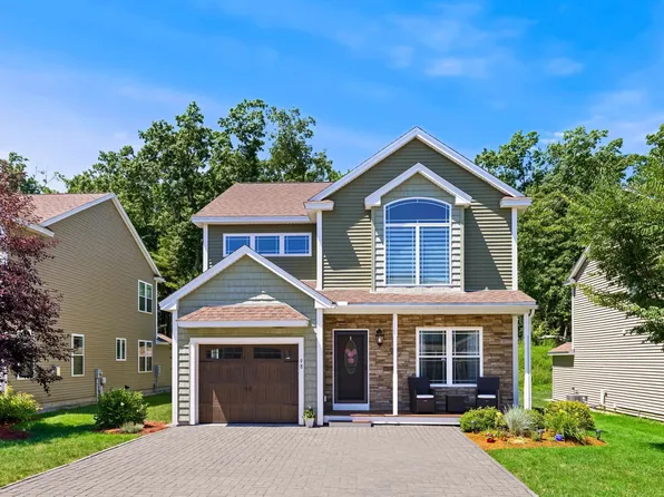 98 Tanager Circle #98, Pelham, NH 03076