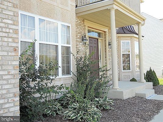 1st image of 909 Benalli Dr