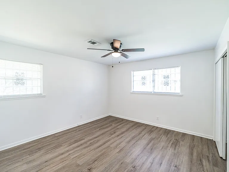 2627 Thornhill Rd NW — Photo 36