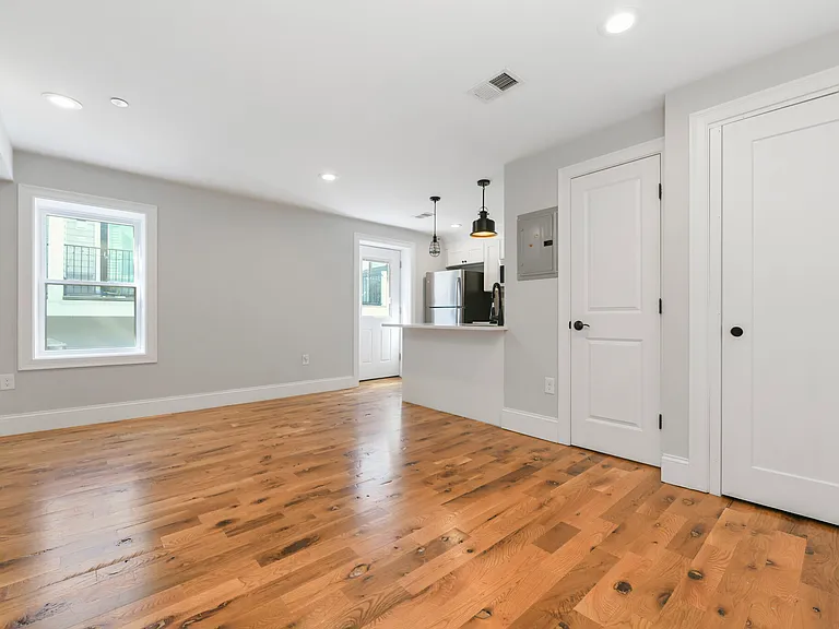 143 Everett St #3 — Photo 6