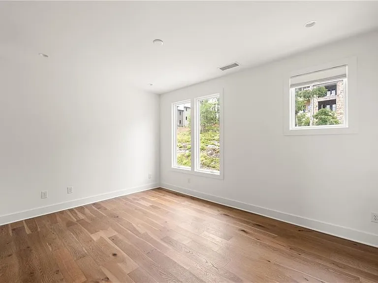 10904 Serenbe Ln — Photo 12