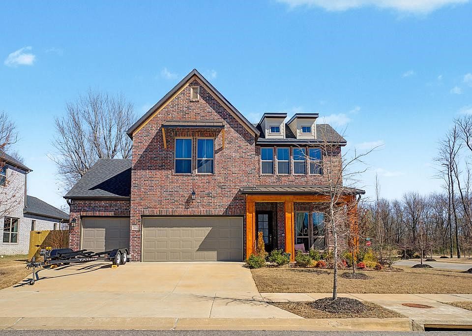 1st image of 2852 N Poppy Ln