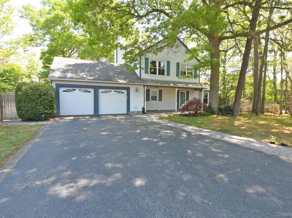 1 Gregg Lane, Coram, NY 11727