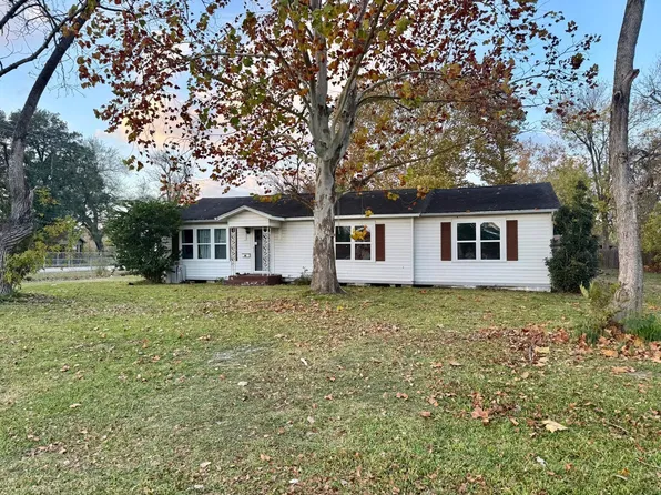700 E Wallisville Rd, Highlands, TX 77562