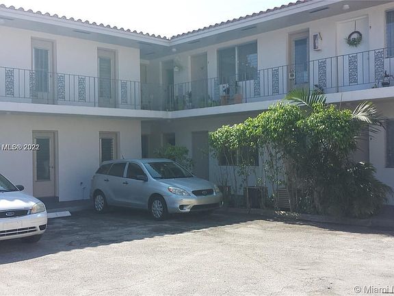 2nd image of 236 Madeira Ave APT 3