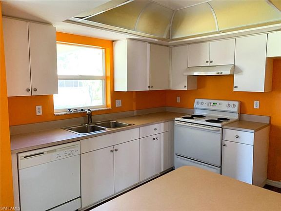 4th image of 3302 SW Santa Barbara Pl