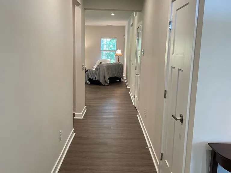 2116 Sounders Ln NE — Photo 2