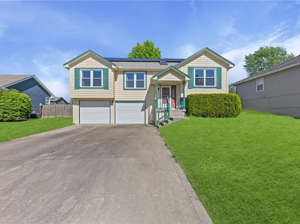 821 NE Michael Dr, Lees Summit, MO 64086