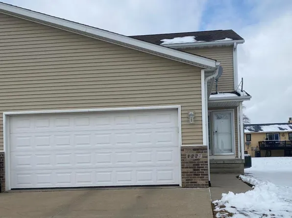 1227 Lois Ln, Waterloo, IA 50702