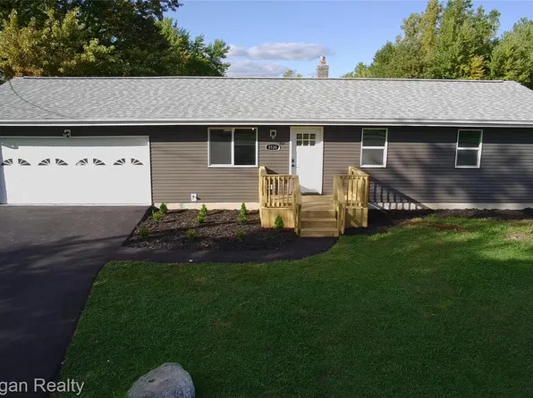 8126 Corunna Rd, Flint, MI 48532