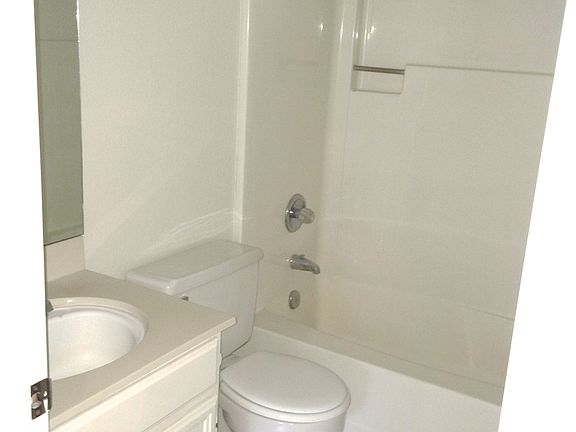 Hallway full bath
