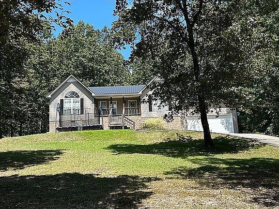2nd image of 1860 Dianne Ave