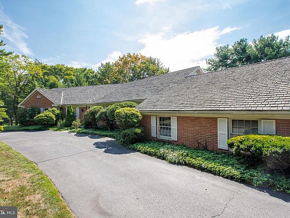 2nd image of 4000 Lakeview Dr