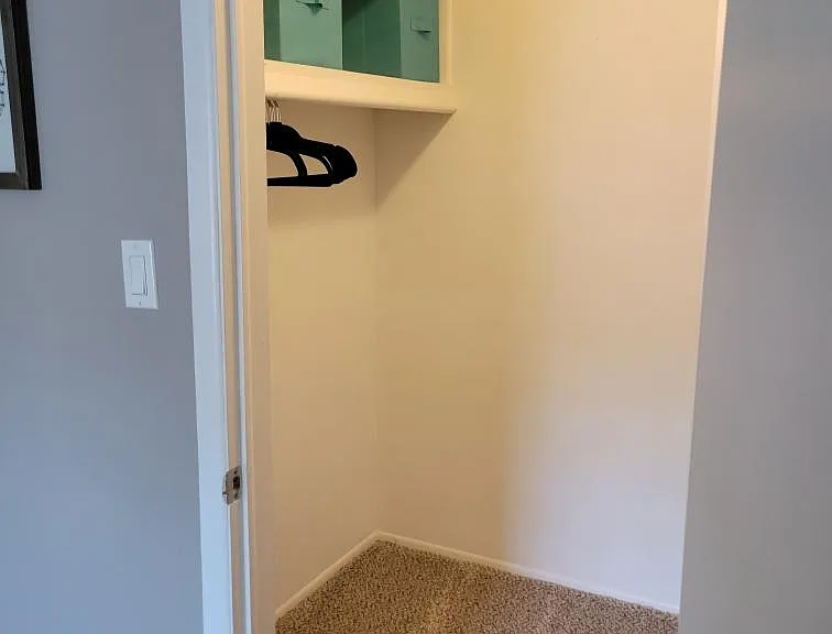 Carriage Hill Apartments - Dearborn Heights, MI — Photo 27