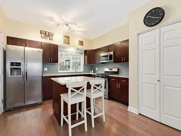 1540 N Greenview Ave #E — Photo 4