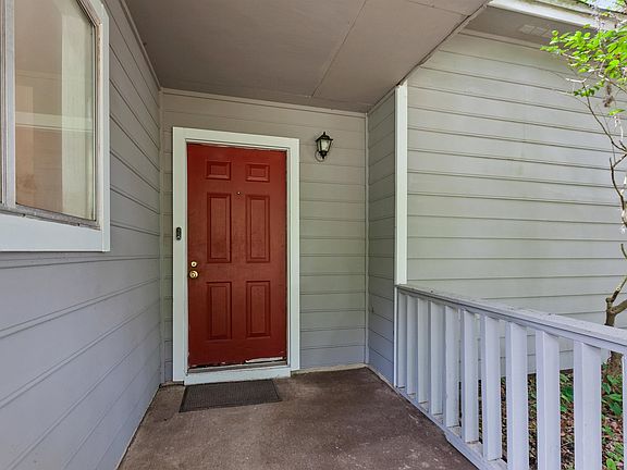 4th image of 2646 Faversham Dr