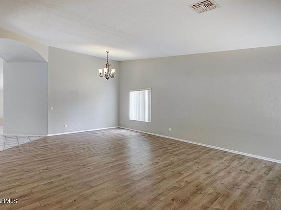 5th image of 902 S Stilton Cir