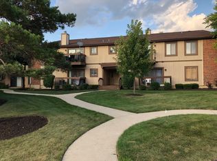 752 Rodenburg Rd APT 2C, Roselle, IL 60172