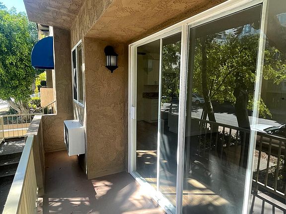 4th image of 1930 Glendon Ave APT 101