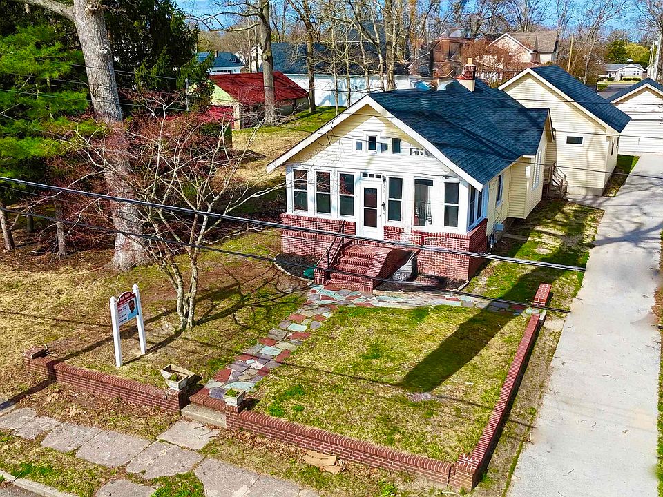 1st image of 921 Oak Grove Ave