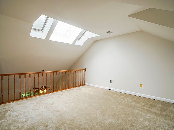 4th image of 891 Tall Oaks Sq SE