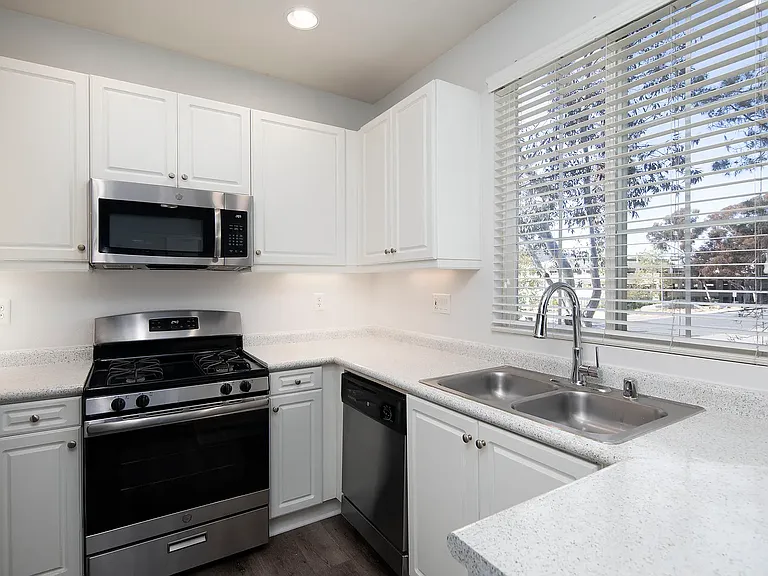 Creek View Condominiums — Photo 9